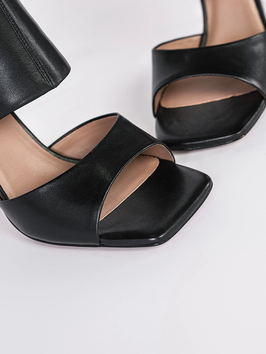 Туфли черного цвета из натуральной кожи на высоком каблуке